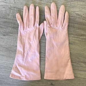 Neiman Marcus Italian Leather Gloves pink silk lined. Touch Screen Compatible